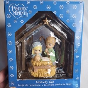 Precious Moments 2009 Nativity Set With Box